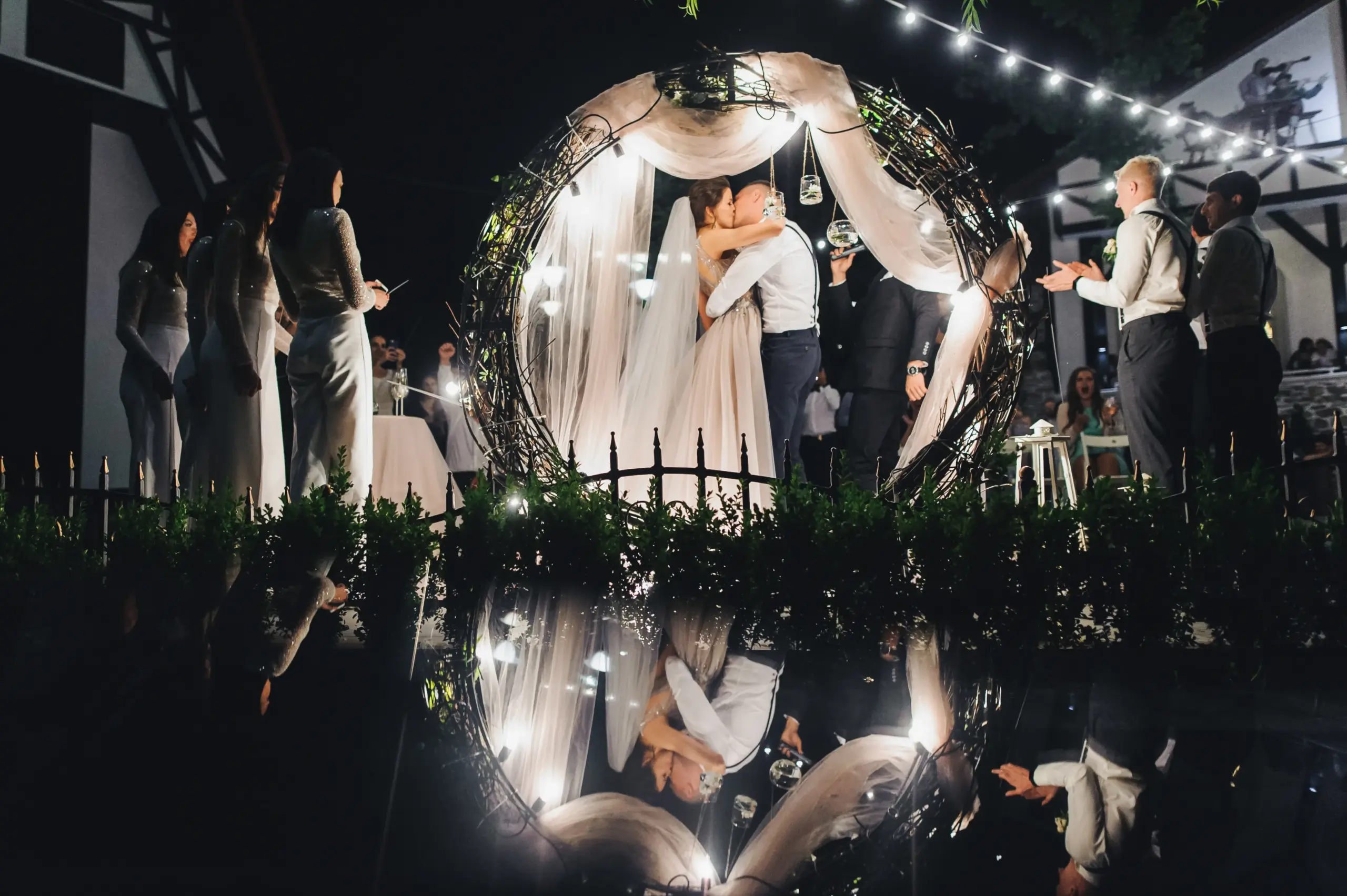 iluminación en boda nocturna al aire libre